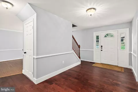 8445 Rushing Creek Ct, Springfield, VA 22153 photo 4