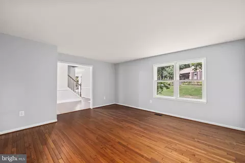 8445 Rushing Creek Ct, Springfield, VA 22153 photo 6