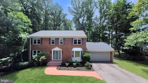 8445 Rushing Creek Ct, Springfield, VA 22153 photo 2