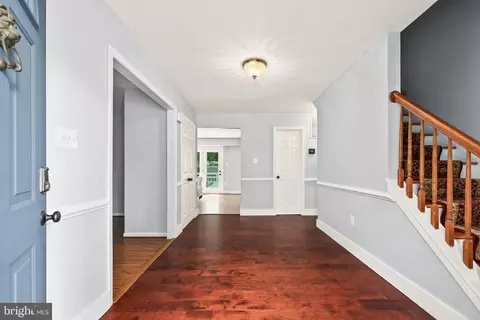 8445 Rushing Creek Ct, Springfield, VA 22153 photo 3