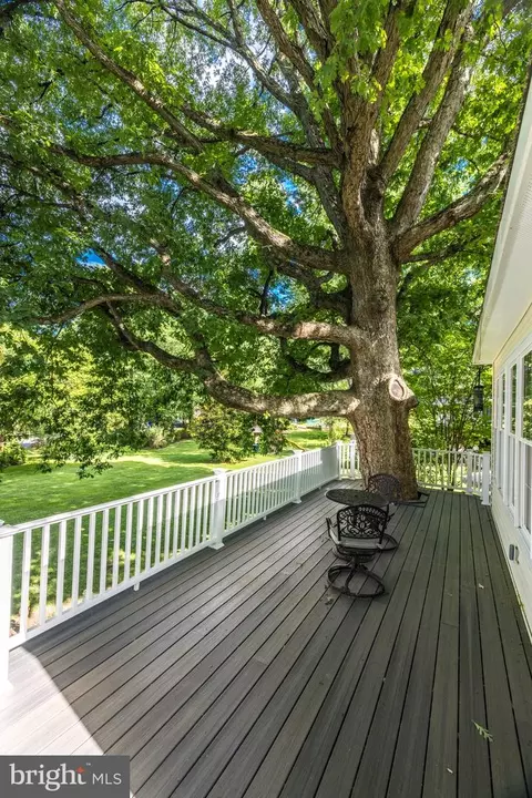 1207 Meadow Green Ln, Mclean, VA 22102 photo 37