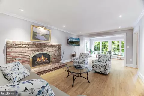1207 Meadow Green Ln, Mclean, VA 22102 photo 16