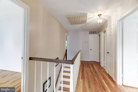 1207 Meadow Green Ln, Mclean, VA 22102 photo 19