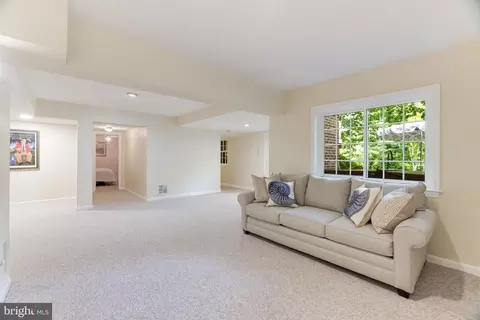 1207 Meadow Green Ln, Mclean, VA 22102 photo 30