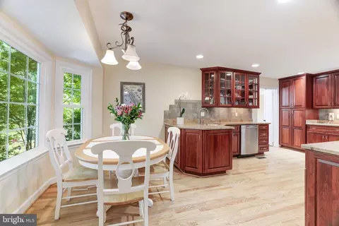 1207 Meadow Green Ln, Mclean, VA 22102 photo 11