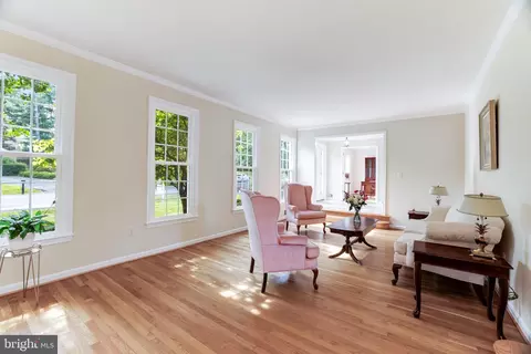 1207 Meadow Green Ln, Mclean, VA 22102 photo 6