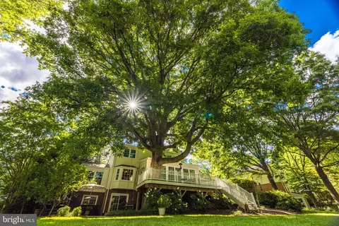 1207 Meadow Green Ln, Mclean, VA 22102 photo 46