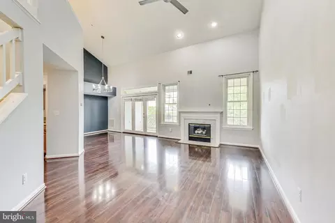 1324 Garden Wall Cir #307, Reston, VA 20194