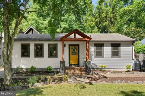 2844 Woodlawn Ave, Falls Church, VA 22042