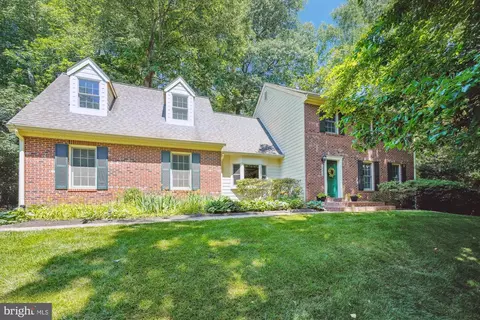 10624 Samaga Dr, Oakton, VA 22124