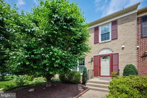 10441 Malone Ct, Fairfax, VA 22032