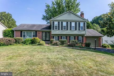 8120 Lake Pleasant Dr, Springfield, VA 22153