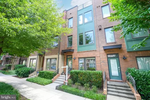 2999 Eskridge Rd, Fairfax, VA 22031