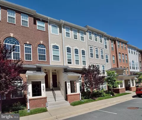 6075 B Wicker Ln #146, Centreville, VA 20121