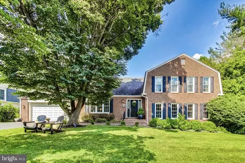 935 Jaysmith St, Great Falls, VA 22066