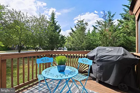 Exterior - 12836 Piney Point Pl, Herndon, VA 20171 photo 7 of 12