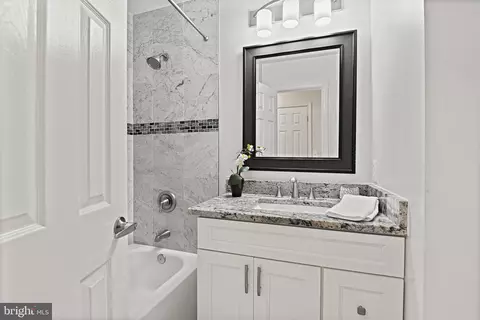 Bath - 12836 Piney Point Pl, Herndon, VA 20171 photo 5 of 7