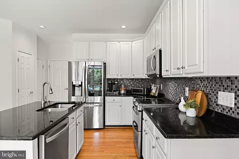 Kitchen - 12836 Piney Point Pl, Herndon, VA 20171 photo 6 of 6