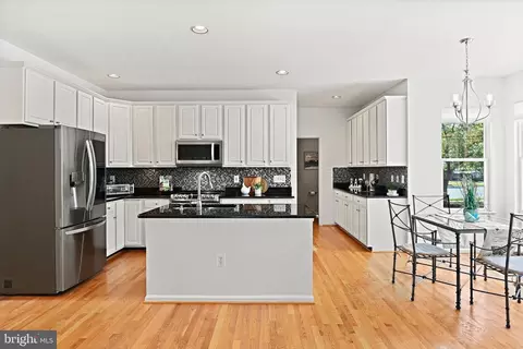 Kitchen - 12836 Piney Point Pl, Herndon, VA 20171 photo 5 of 6