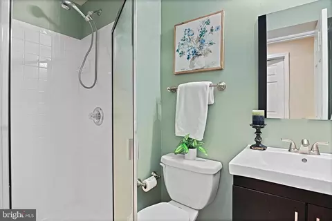 Bath - 12836 Piney Point Pl, Herndon, VA 20171 photo 7 of 7