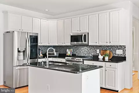Kitchen - 12836 Piney Point Pl, Herndon, VA 20171 photo 2 of 6