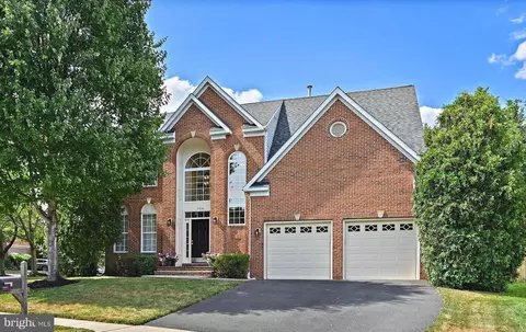 12836 Piney Point Pl, Herndon, VA 20171