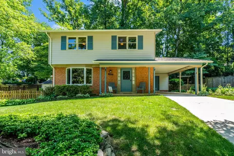 9809 Bacon Ct, Fairfax, VA 22032