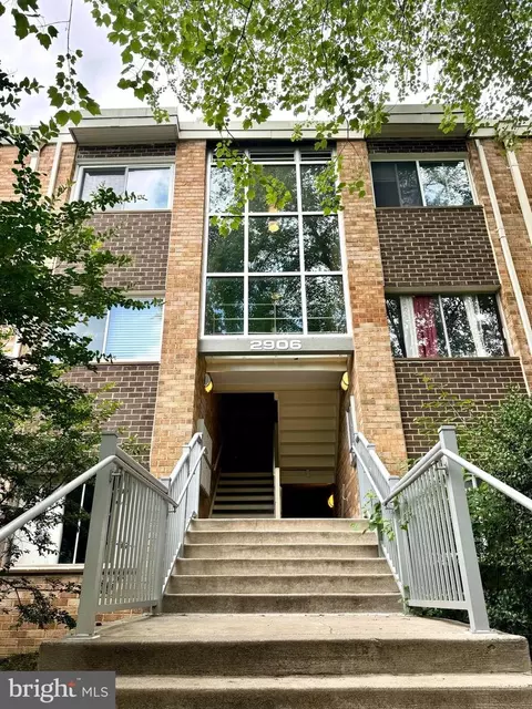 2906 Kings Chapel Rd #8, Falls Church, VA 22042