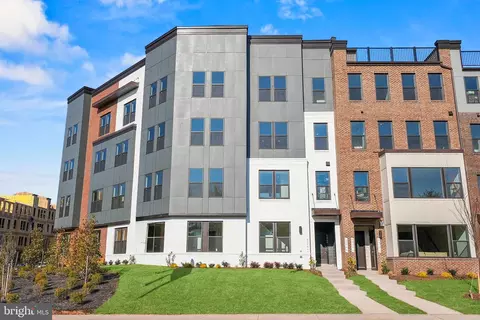 Exterior - 4680 Westfields Blvd, Chantilly, VA 20151 photo 1 of 6