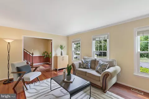 9730 Stipp St, Burke, VA 22015 photo 9