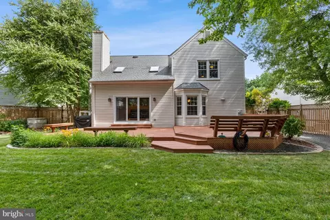 9730 Stipp St, Burke, VA 22015 photo 4