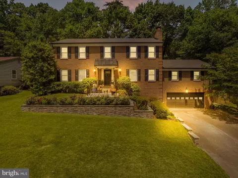 8442 Chapelwood Ct, Annandale, VA 22003