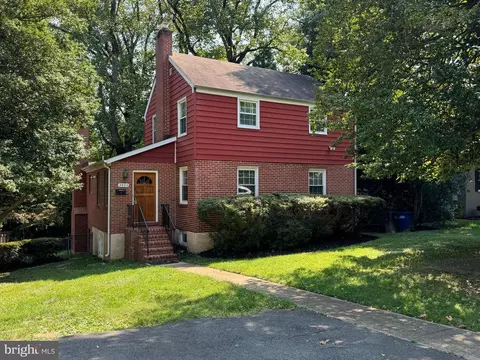 2933 Marshall St, Falls Church, VA 22042