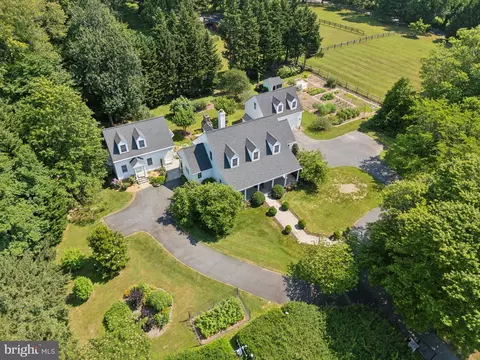 11200 Beach Mill Rd, Great Falls, VA 22066