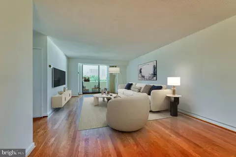Living - 1800 Old Meadow Rd #904, Mclean, VA 22102 photo 1 of 3