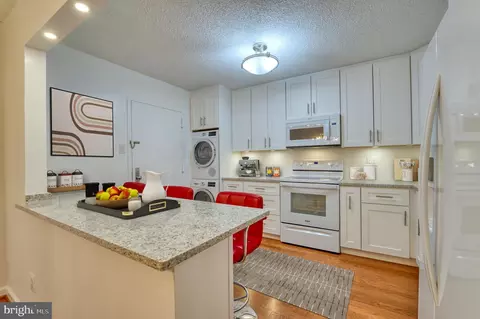 Kitchen - 1800 Old Meadow Rd #904, Mclean, VA 22102 photo 3 of 4
