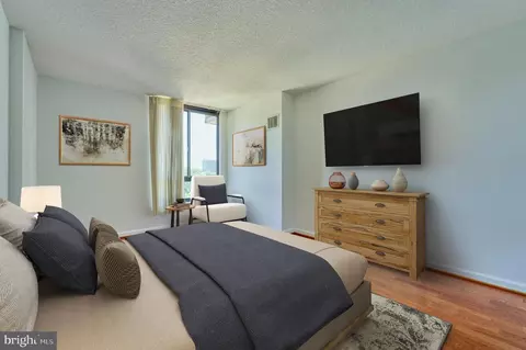 Bedroom - 1800 Old Meadow Rd #904, Mclean, VA 22102 photo 6 of 8