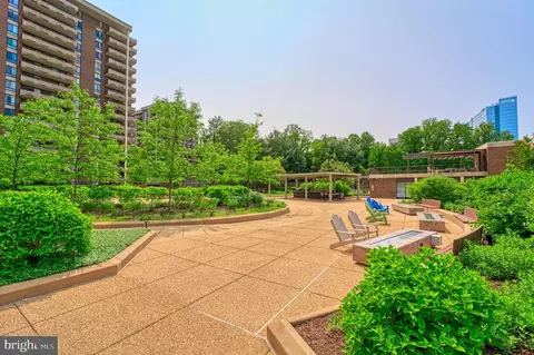 Exterior - 1800 Old Meadow Rd #904, Mclean, VA 22102 photo 4 of 5