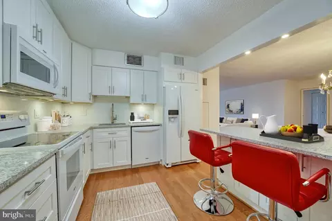 Kitchen - 1800 Old Meadow Rd #904, Mclean, VA 22102 photo 4 of 4