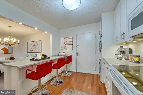 Kitchen - 1800 Old Meadow Rd #904, Mclean, VA 22102 photo 2 of 4