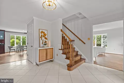 8205 Falstaff Rd, Mclean, VA 22102 photo 2