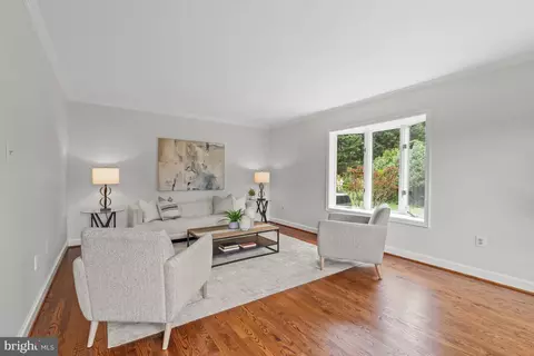 8205 Falstaff Rd, Mclean, VA 22102 photo 3