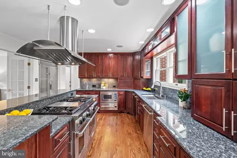8205 Falstaff Rd, Mclean, VA 22102 photo 12