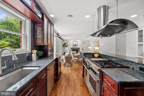 8205 Falstaff Rd, Mclean, VA 22102 photo 9