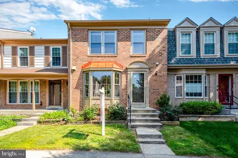 5430 New London Park Dr, Fairfax, VA 22032