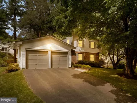 10023 Wards Grove Cir, Burke, VA 22015