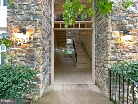 5958 Founders Hill Dr #201, Alexandria, VA 22310