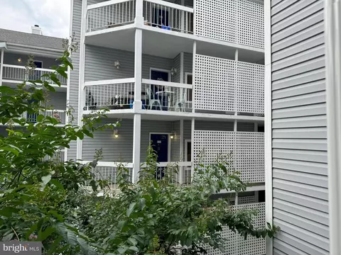 3176 Summit Square Dr #4-C12, Oakton, VA 22124