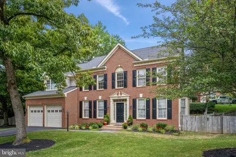 5800 Magnolia Ln, Falls Church, VA 22041