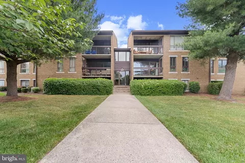 563 Florida Ave #104, Herndon, VA 20170